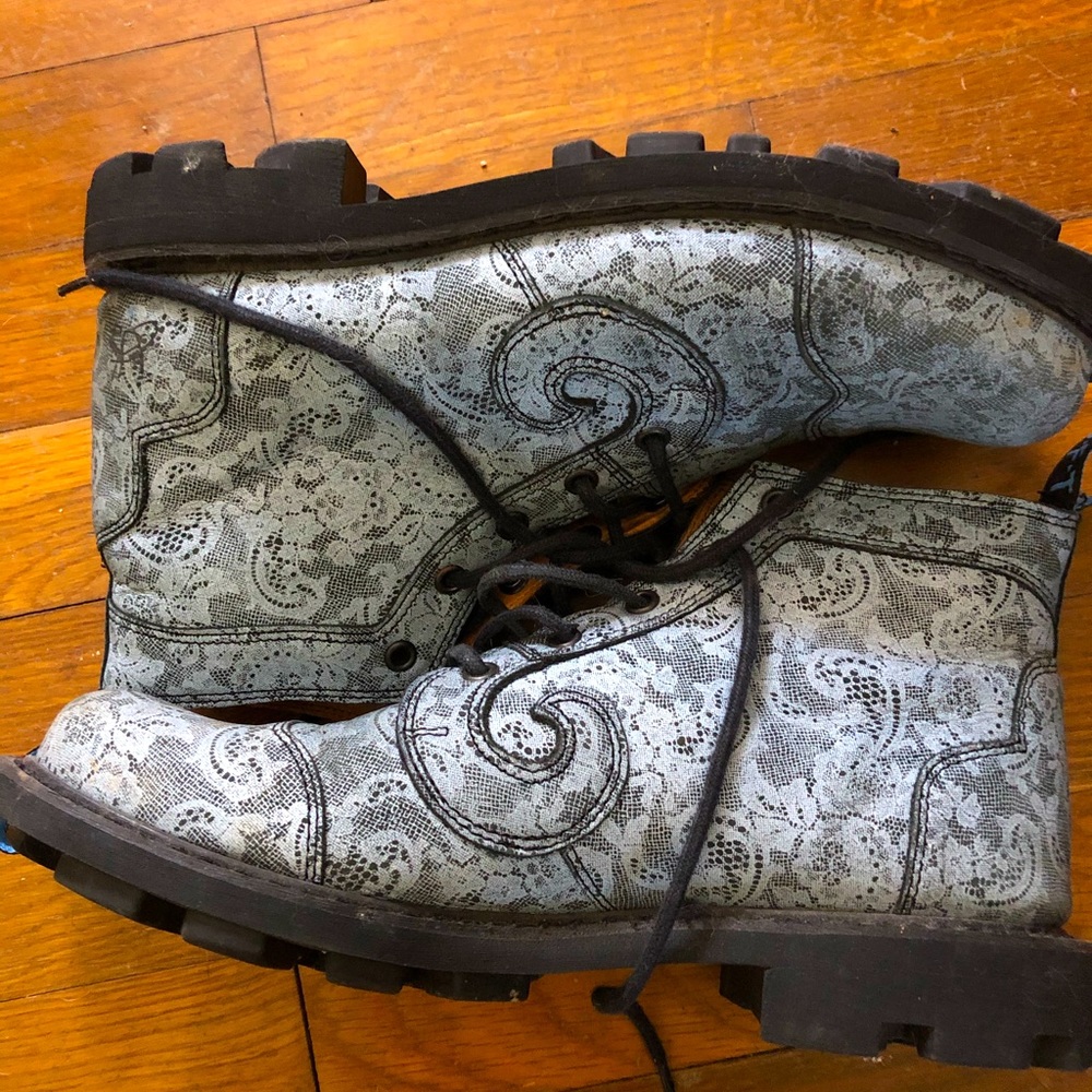 Women's Fluevog 9.5 floral lace combat boot